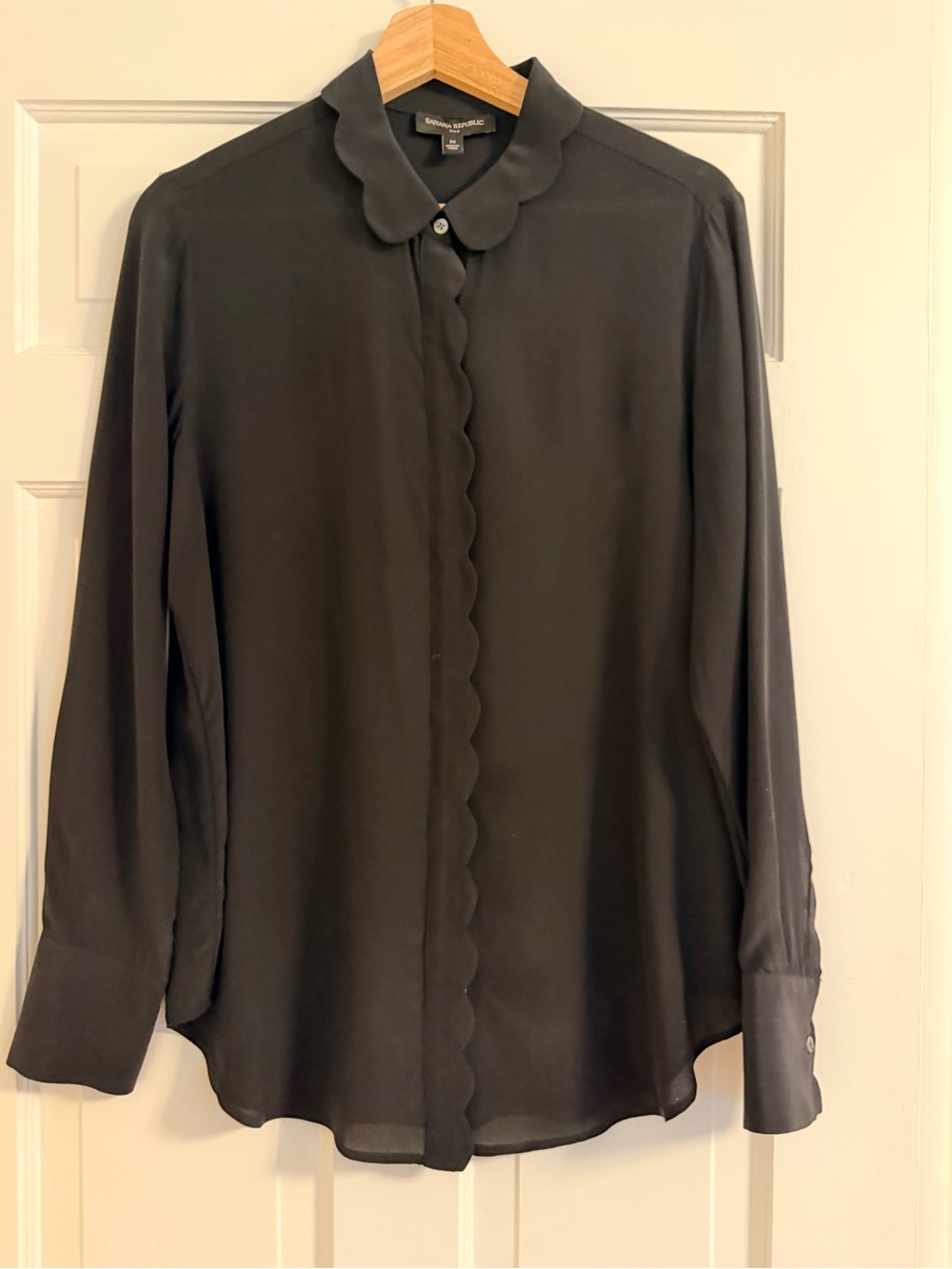 Banana Republic Black Scallop-Trim Long Sleeve Silk Blouse